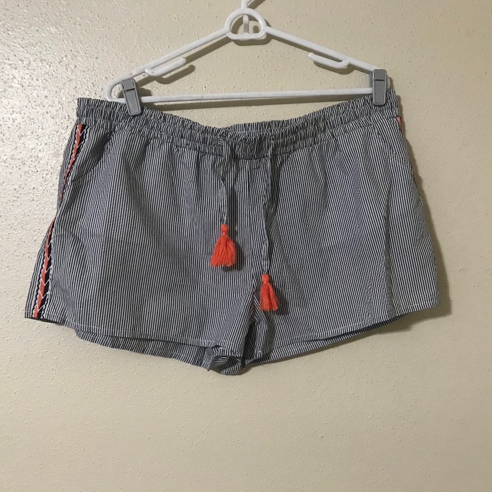 GIRL'S BLACK & WHITE STRIPPED SHORT